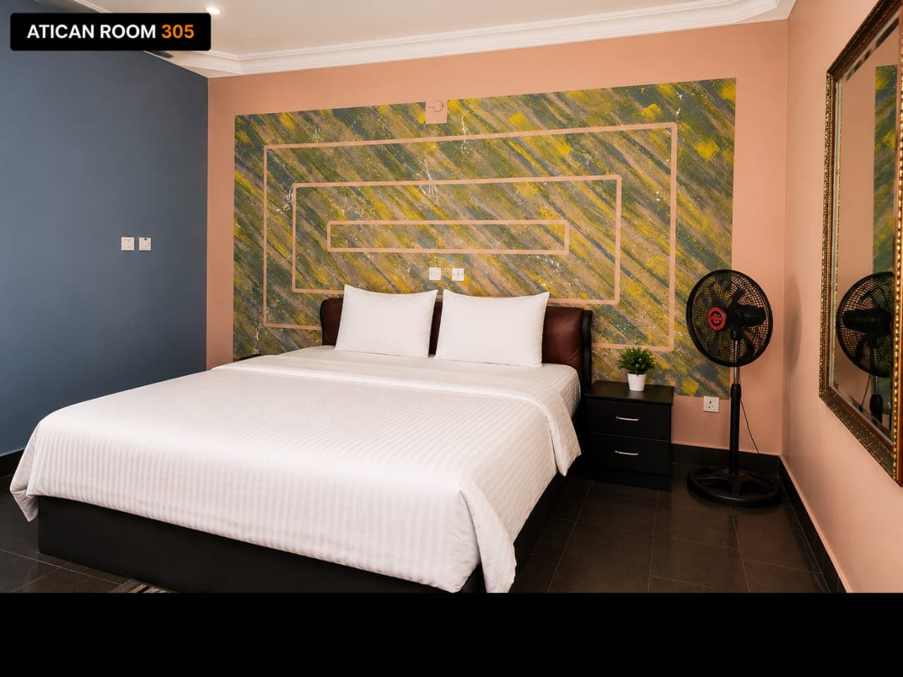 Room 3831599b-2bd3-4dcd-976e-143f3f9151aa main image