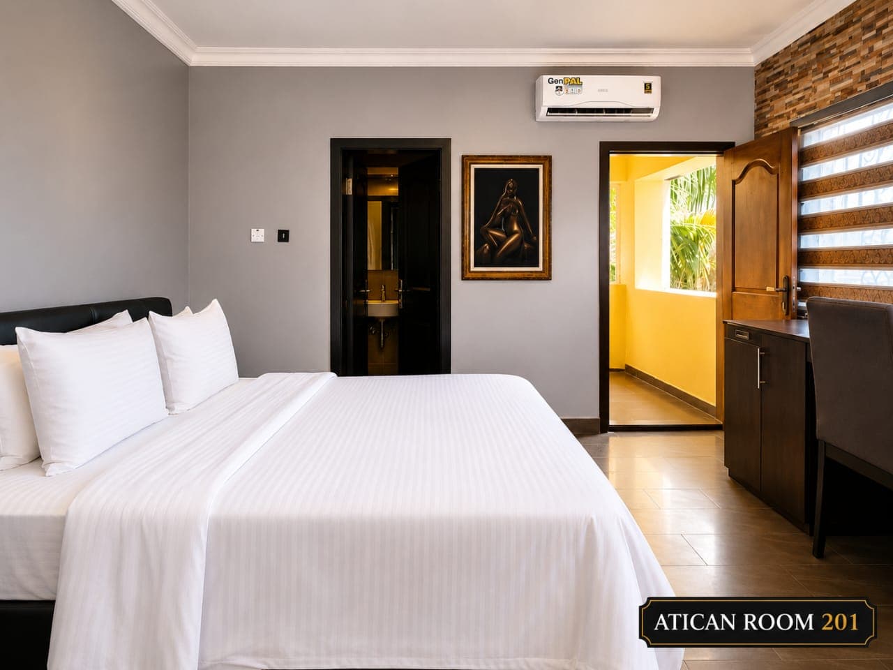 Room 50c1933c-d286-4575-8d15-178a5bd0f30e main image