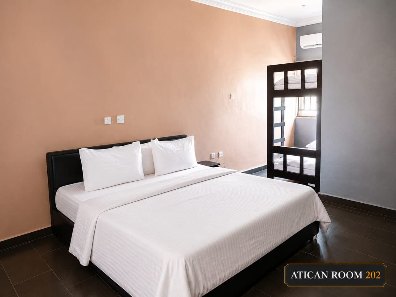 Room 5eb43ff0-a9dc-4d61-b783-6ab8e922a325 main image