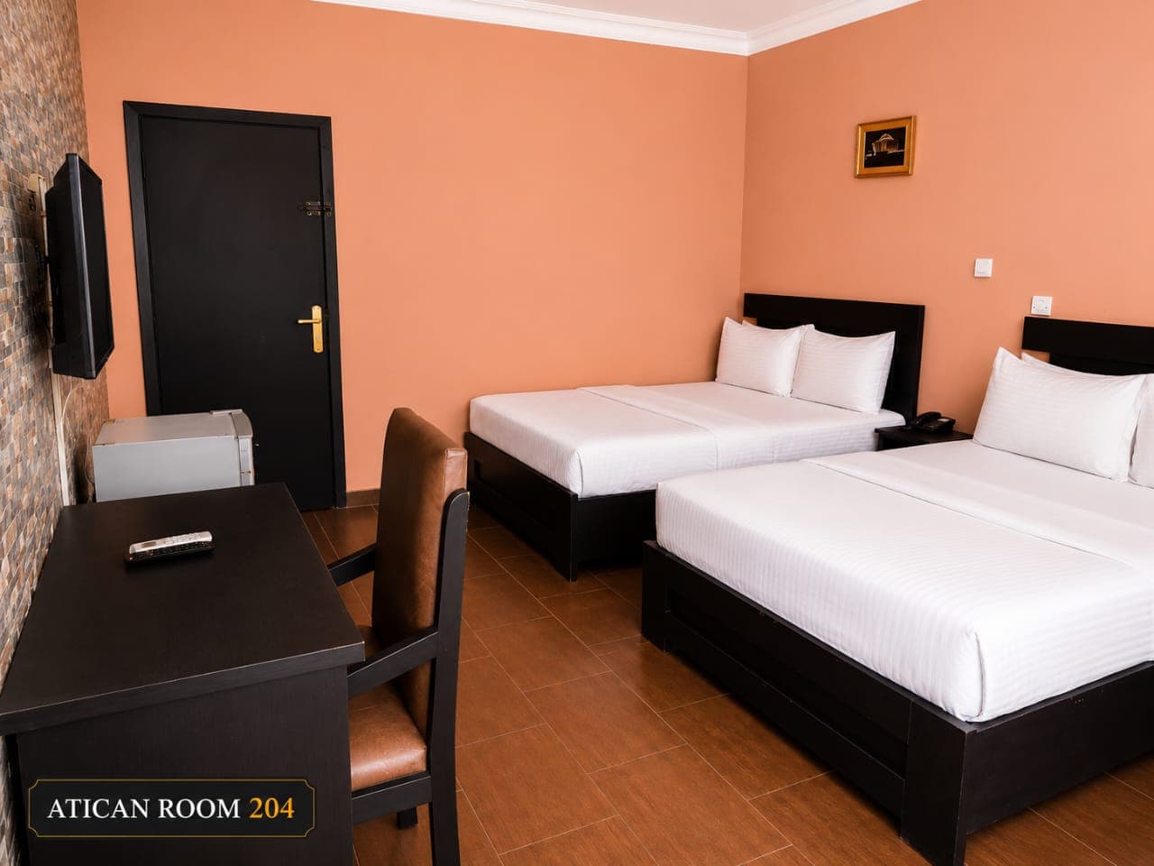 Room 94250840-4076-4602-b67b-ea51d7eddaff main image