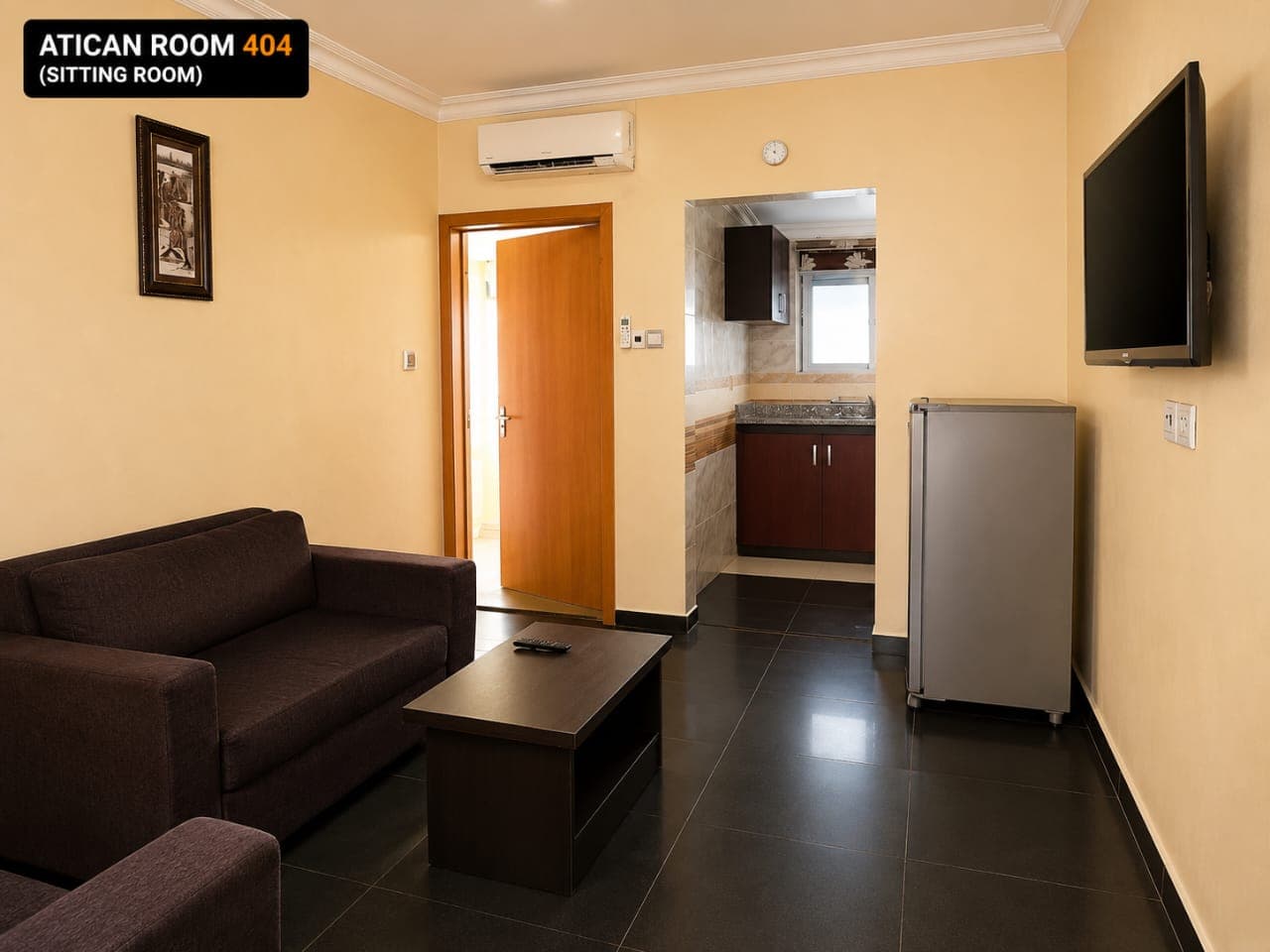 Room b38e5e52-da3c-4584-954a-1430166d5541 main image